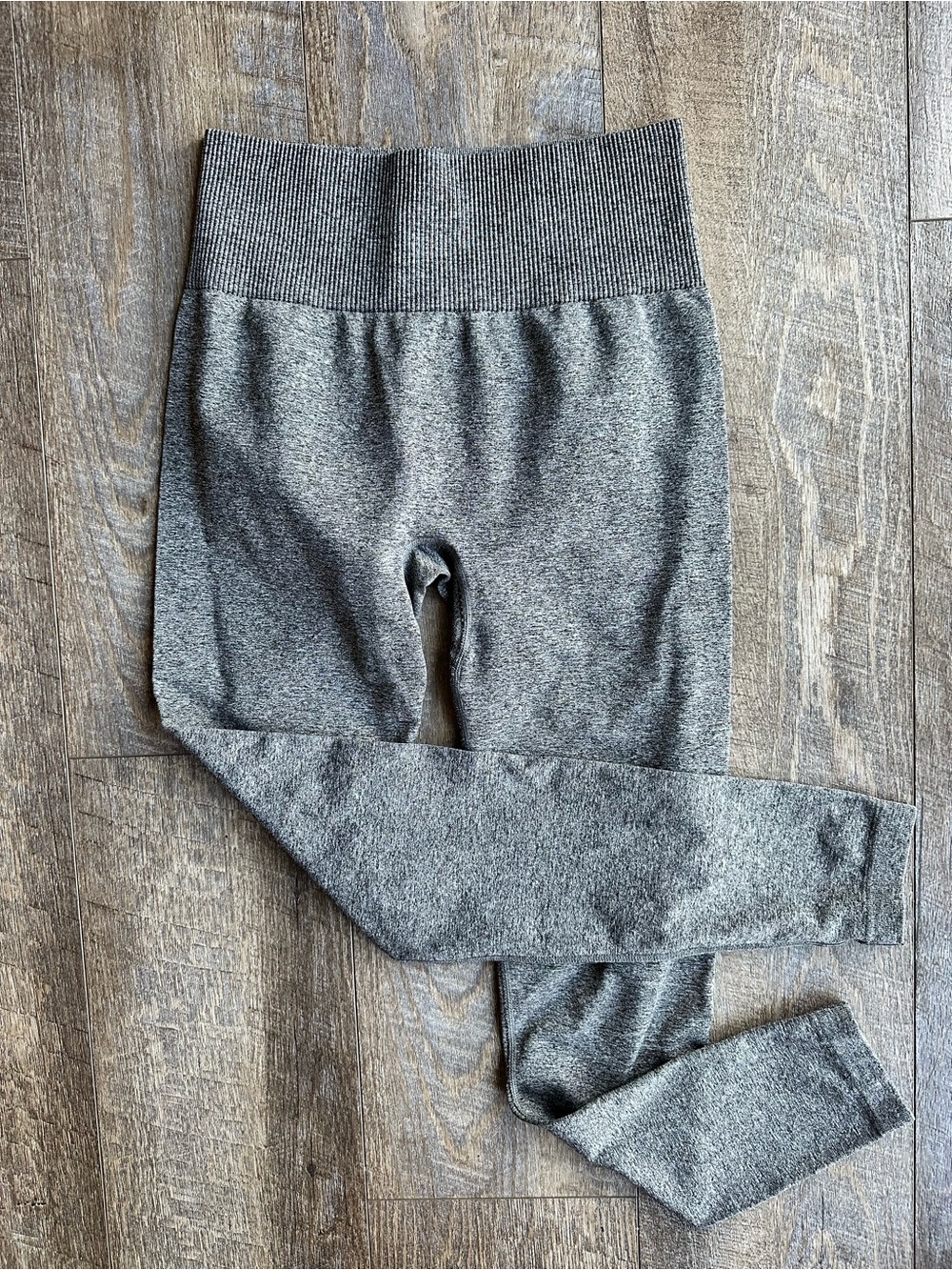 High-Waist Seamless Grey Sculpting Leggings - Picture 3 of 6